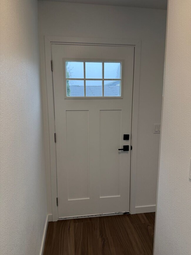 Building Photo - Brand new 3 bedroom 3 full bath townhouse in Thurston!