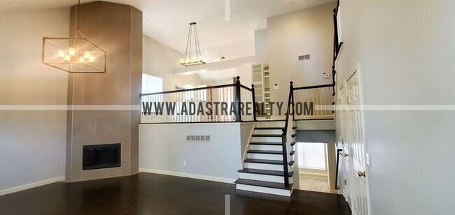 Building Photo - Gorgeous Updated Home in Blue Valley, South Overland Park-Available in APRIL!!