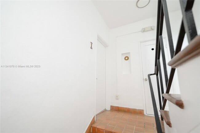 Building Photo - 825 Jefferson Ave