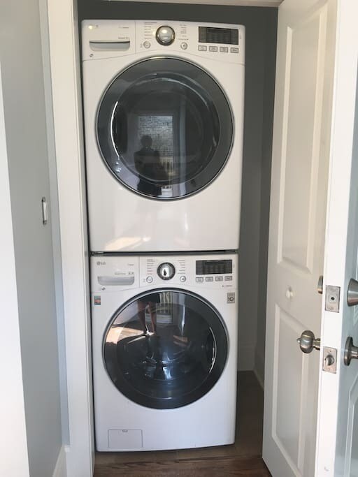 Building Photo - Luxury  3 bedroom duplex in Lakeview  www.CedarRealty.com