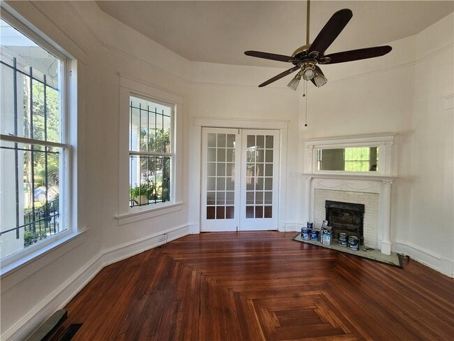 Building Photo - 106 S Bayou St