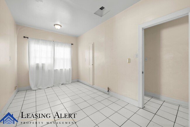 Building Photo - 108 S Cummings St