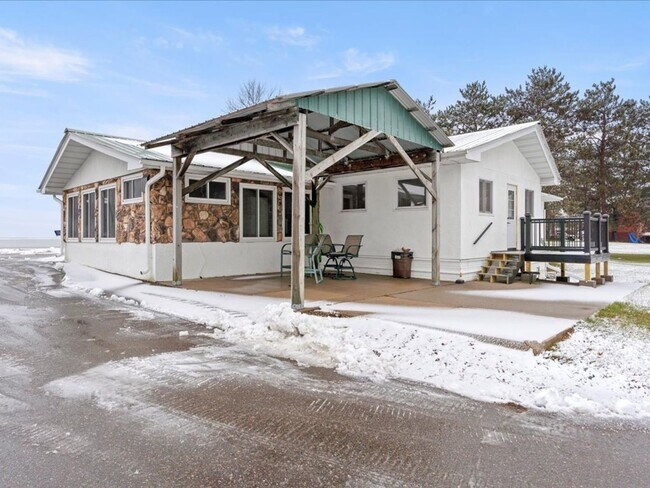 Building Photo - 3 Bedroom House on Mille Lacs Lake - All Utilities Included in Rent