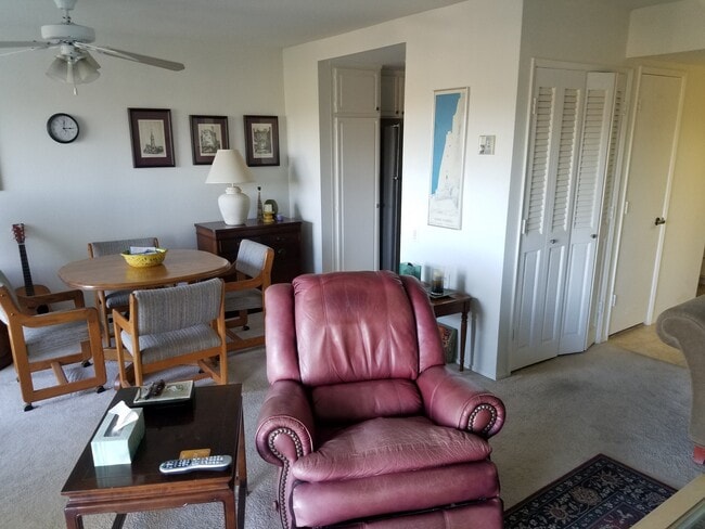 Building Photo - Large 1 Bed/1.5 Bath in Laguna Woods ( 55+ community)