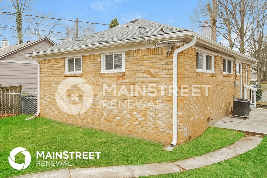 Building Photo - 4723 N Richardt Ave