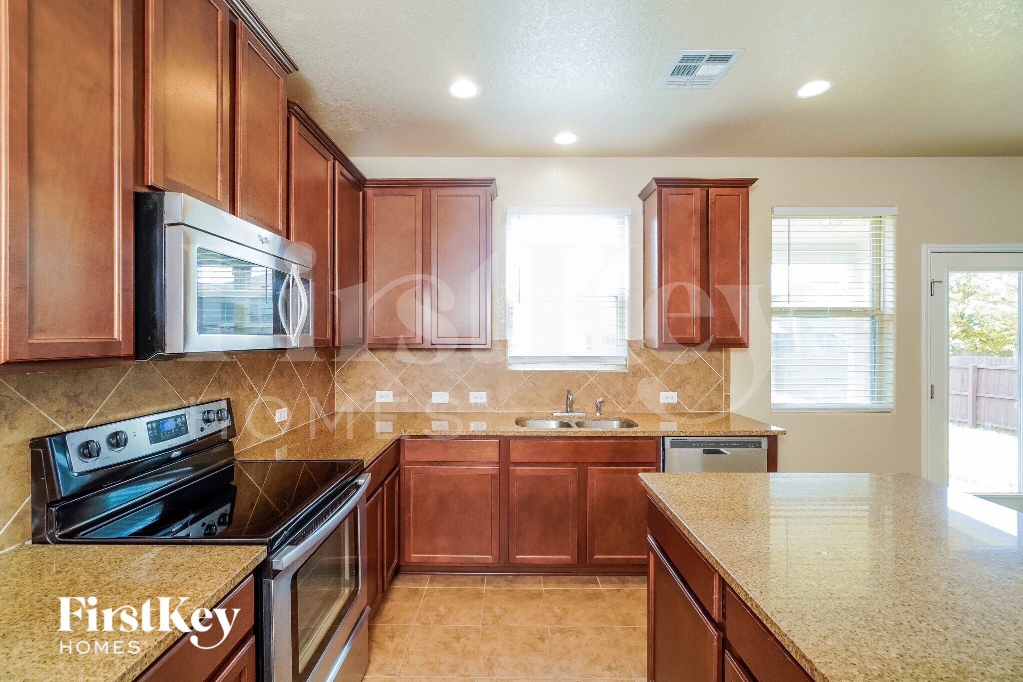 Building Photo - 2546 Just My Style