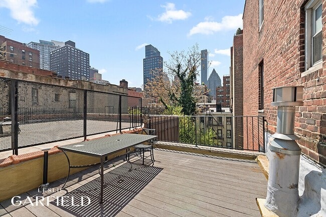 Building Photo - 320 E 55th St