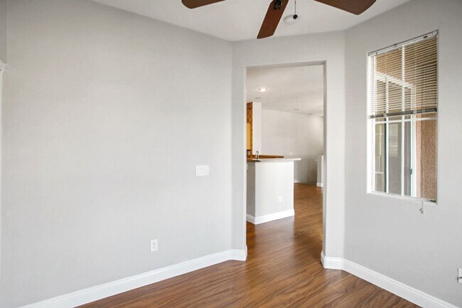 Building Photo - 2 Bed, Den, 1 Car Garage, Gated Northwest Condo