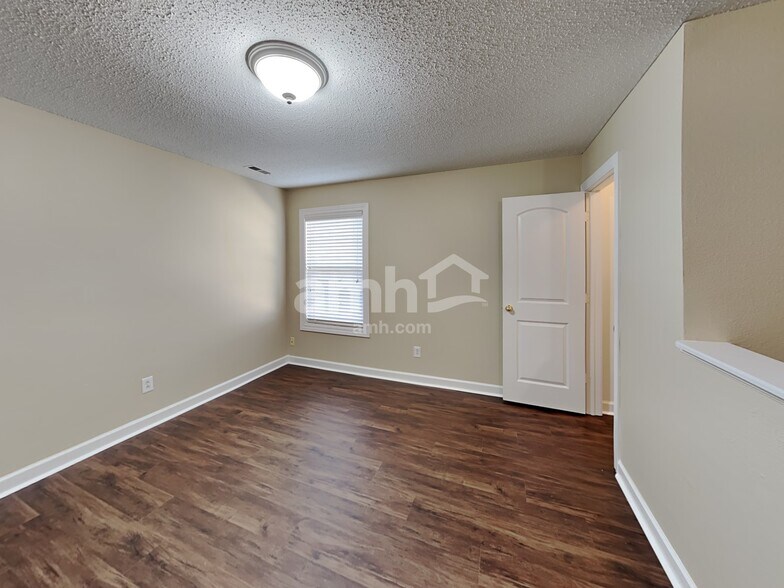 Building Photo - 1071 Sassafras Trl