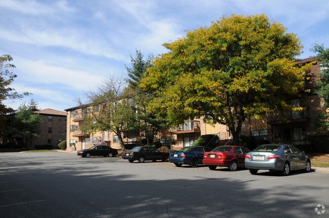 Building Photo - Florida Grove Manor