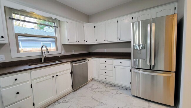 Building Photo - 1601 Coventry Dr