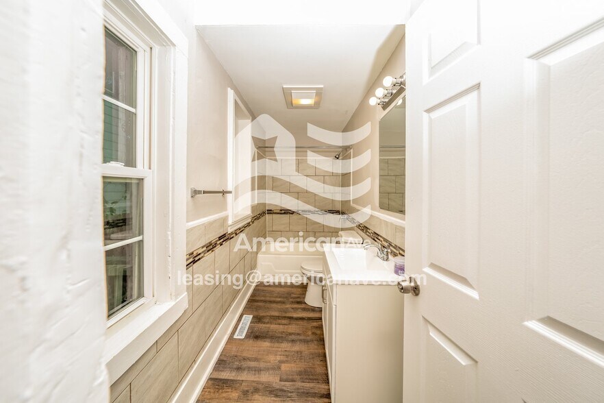 Building Photo - 505 1/2 Bear Street, 13208; #881485 - 881485