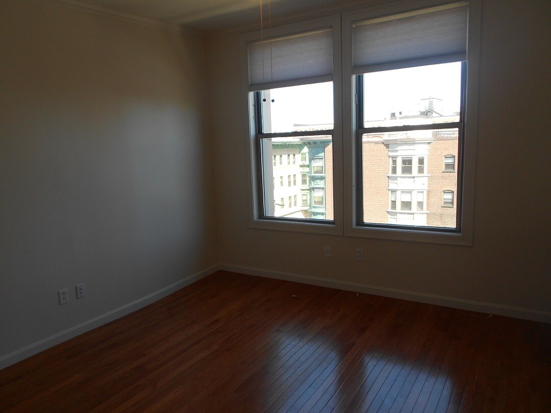 Building Photo - 18 Haviland St