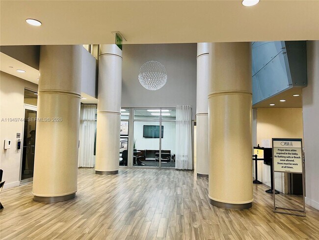 Building Photo - 1750 N Bayshore Dr