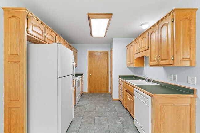 Building Photo - 3 Bedroom, 2 Bathroom Home in Republic Sch...