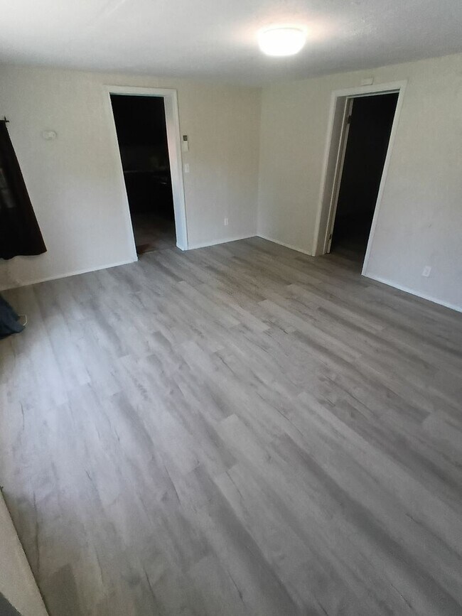 Building Photo - HOLIDAY SPECIAL-One Month FREE with 12 Mon...