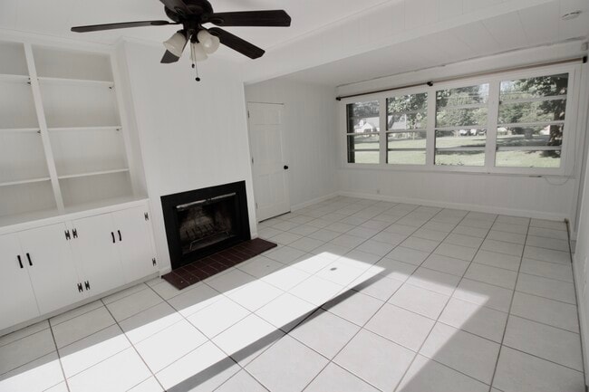 Building Photo - 203 Dorsey Way