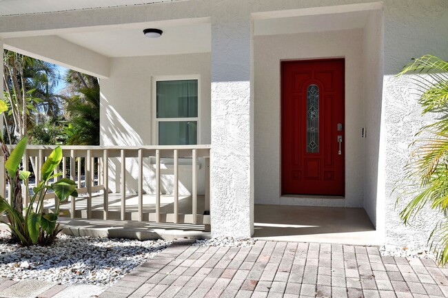 Building Photo - Remodeled 4BR Home Near Downtown Sarasota