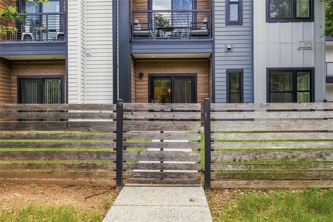 Building Photo - 3101 Govalle Ave