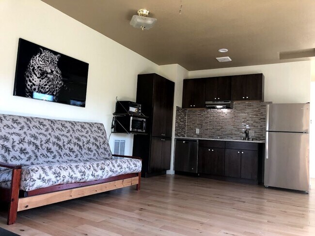 Building Photo - ** Modern 1 Bed / 1 Bath ADU – All Utiliti...