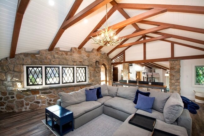 Building Photo - 19 Hobart Ln