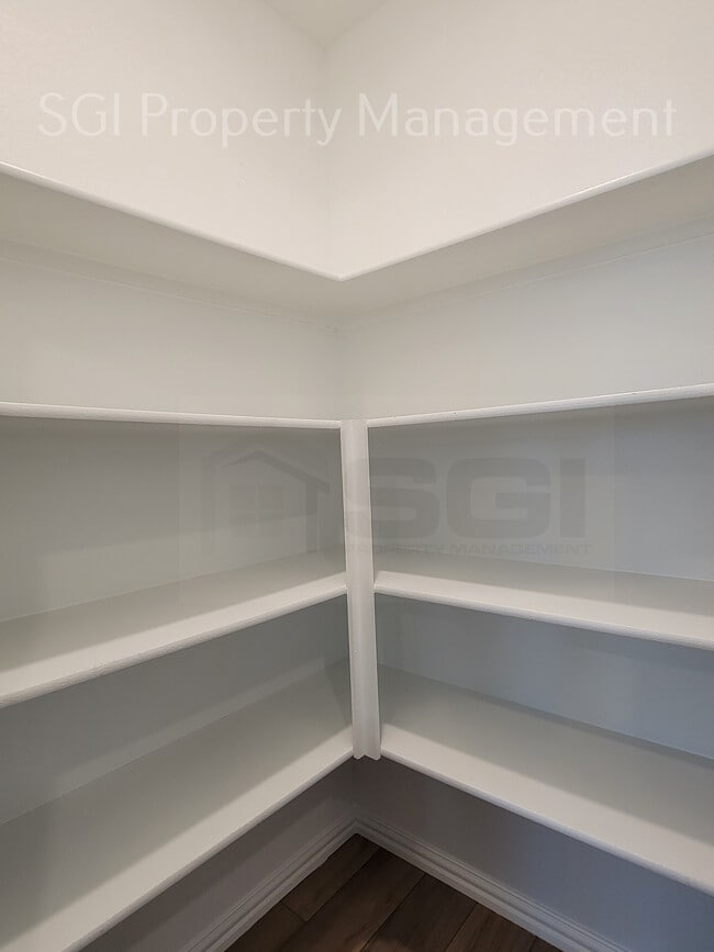 Building Photo - 3805 Thomas Plns Dr
