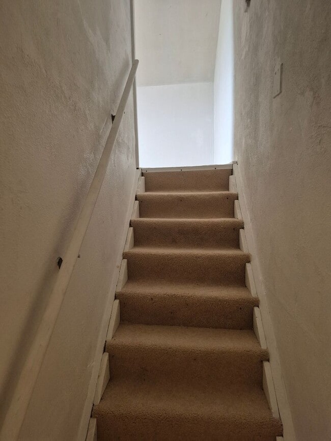 Building Photo - centrally located, pets negotiable with ow...