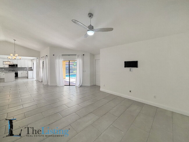 Building Photo - 8183 Terraza Ct