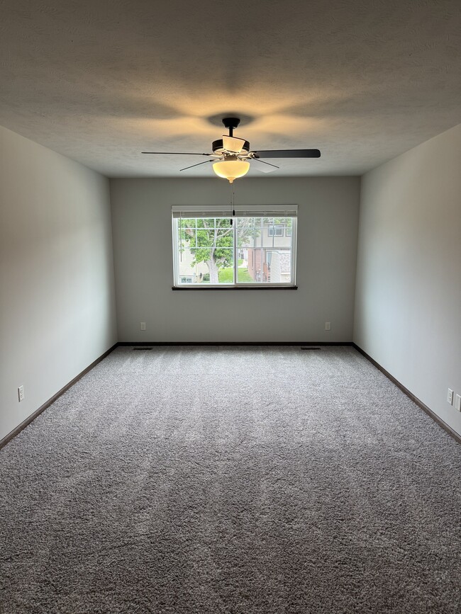 Building Photo - 5745 Holmstrom Ct
