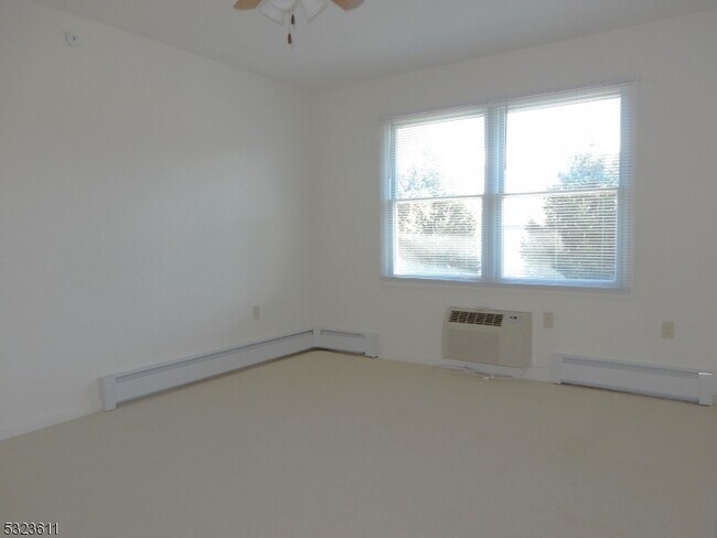 Building Photo - 28 Jane Dr