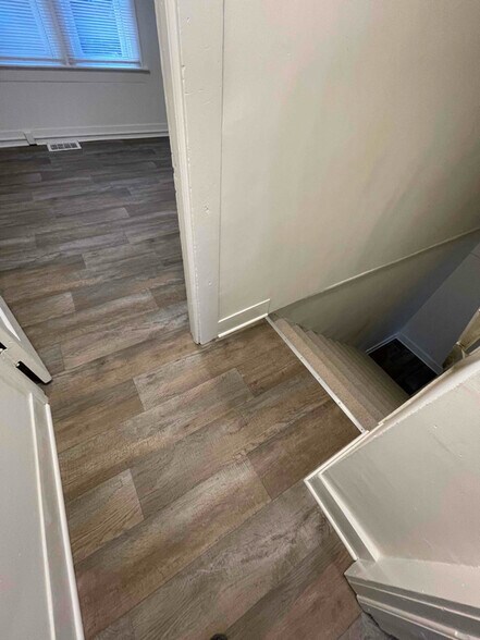 Building Photo - 190 W Miller Ave