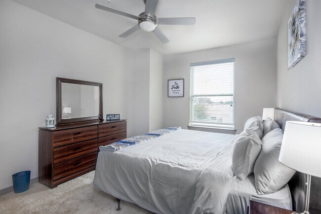 Building Photo - 1628-1898-1898 Wyndale St