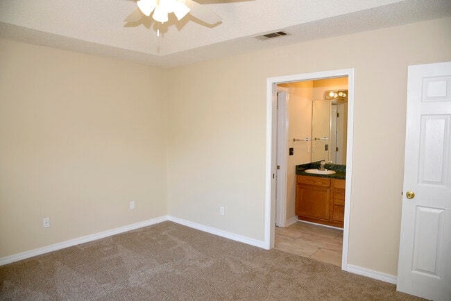 Building Photo - 645 Jerrells Ave