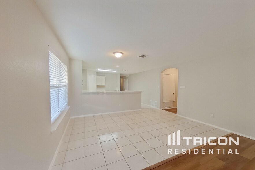Building Photo - 3018 High Gate Dr