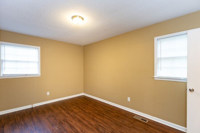 Building Photo - Pet-Friendly 3BR with Bonus Room, Deck & G...