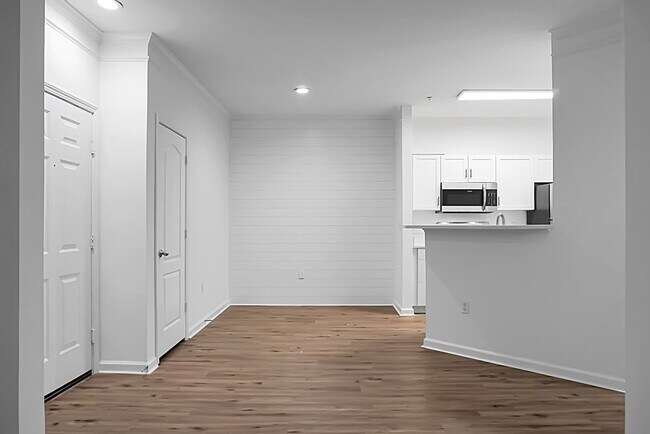 Building Photo - MOVE IN SPECIAL - 50% off First Month's Re...