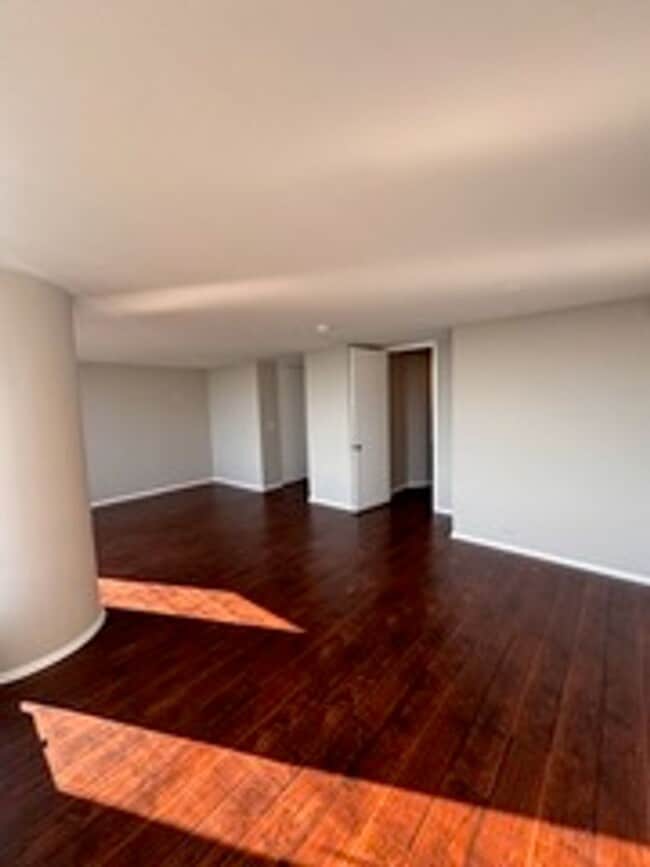 Building Photo - 505 N Lake Shore Dr