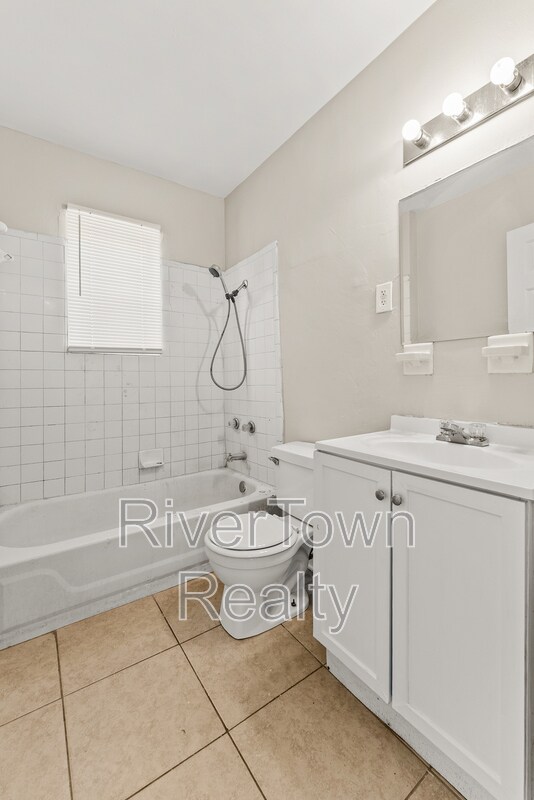 Building Photo - 1093 N Watkins St