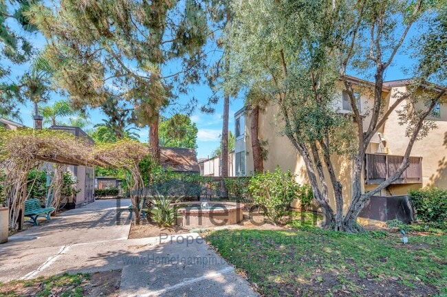 Building Photo - 2 BR/ 2 BA 894 SQFT CONDO IN MISSION VALLE...