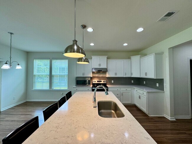 Building Photo - Nice Ladson 3 Bedroom!