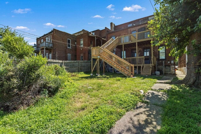 Building Photo - Live in Style – 1BR Townhouse in McKinley ...