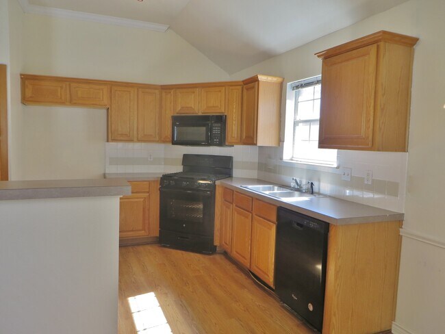 Building Photo - 3 Bedroom 2 Bathroom Parkview Estates Home