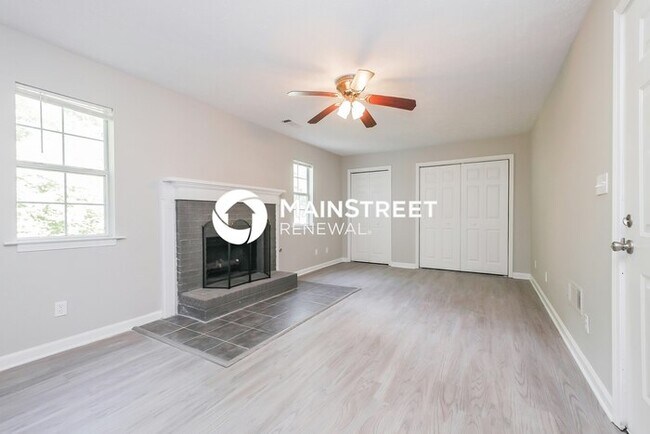 Building Photo - 3 Bedroom Pet-Friendly Home in Covington, GA with Main Street Renewal