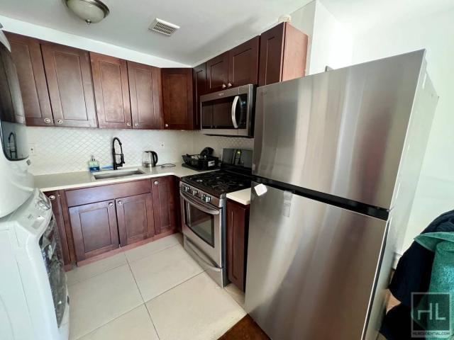 Building Photo - 3 bedroom in Brooklyn NY 11221