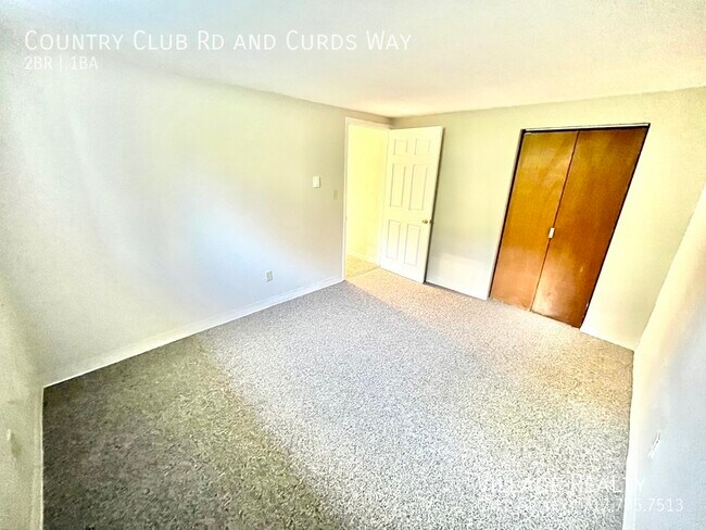 Building Photo - 671 Country Club Rd