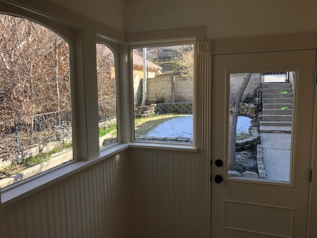 Building Photo - 214 N Canyon Rd