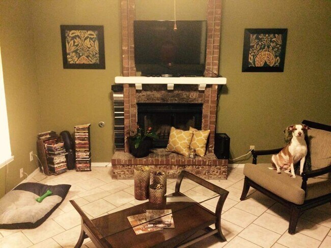 Building Photo - East El Paso 2 bed/1.5 Bath 1 car garage