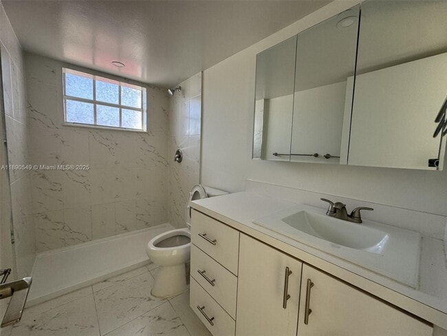 Building Photo - 945 W 23rd St