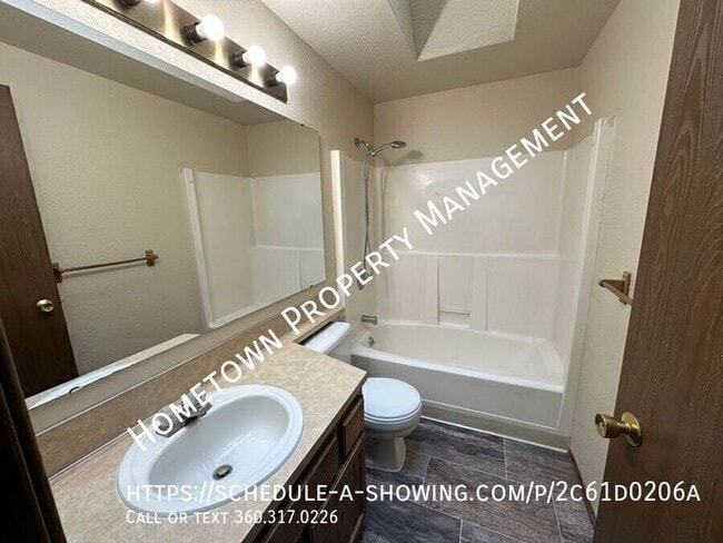 Building Photo - 640 Bavarian Ln SE