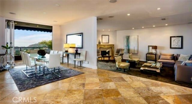 Building Photo - 7218 Mulholland Dr